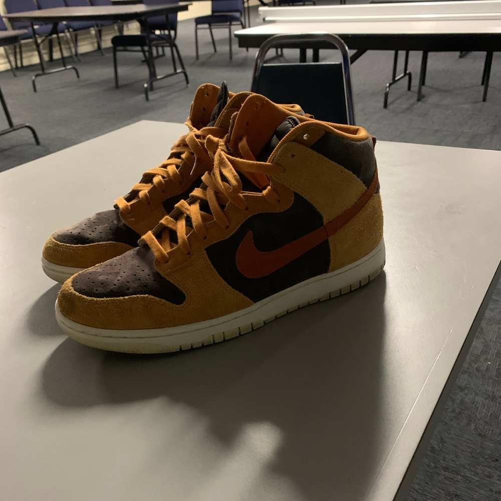 Nike dunk curry size 10 men excellent condition
